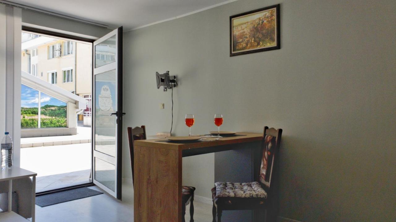 Cozy Studio Near The Park With Huge Verandah. Veliko Tărnovo Esterno foto